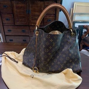 Authentic Louis Vuitton Artsy MM